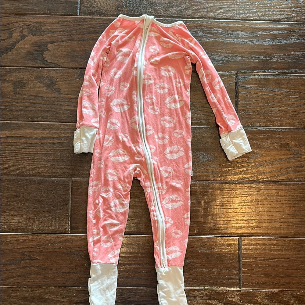 Adorable Little Sleepies lips zippies pajamas